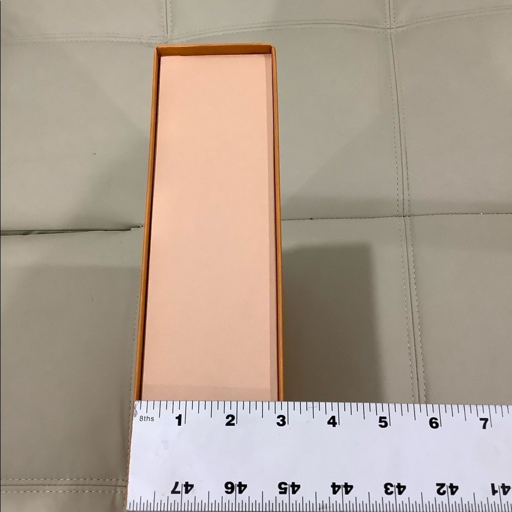 Louis Vuitton medium size box - Picture 3 of 8